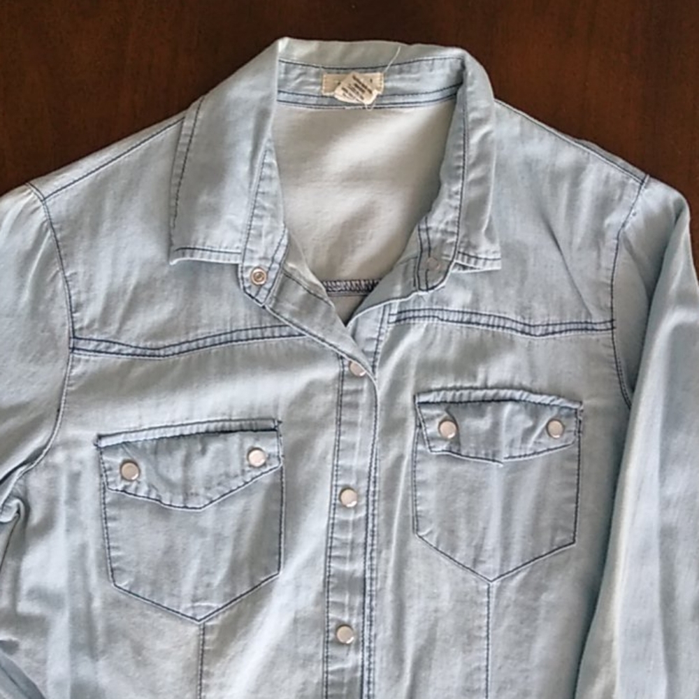 Long sleeve pearl buttoned shirt